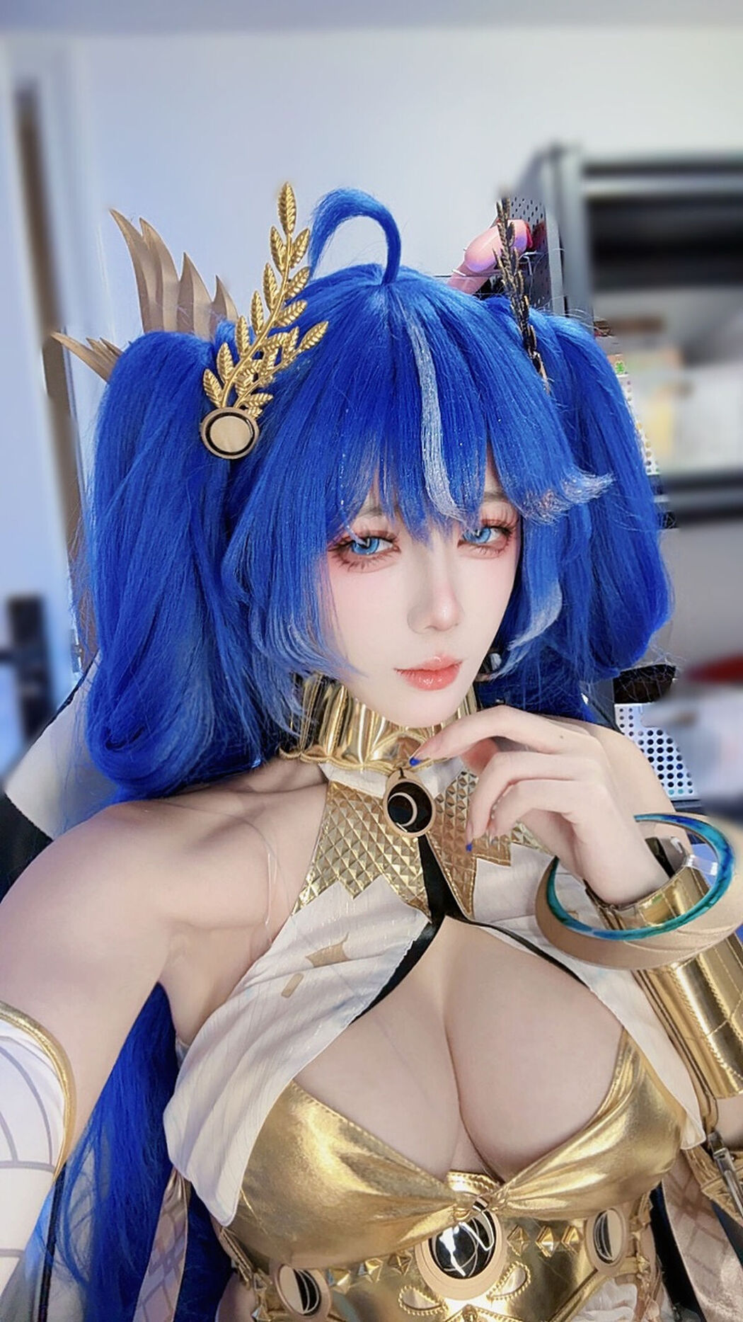 Coser@九言 – 鸣潮 尤诺 (32P – 4V)