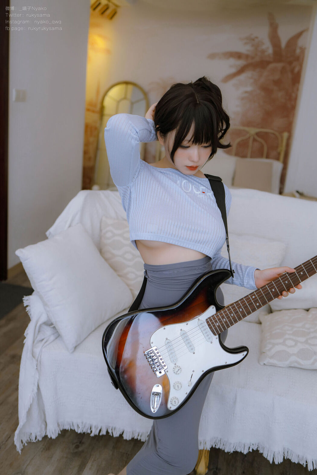 Coser@Nyako喵子 – 吉他妹妹连衣裙 (72P – 1V)