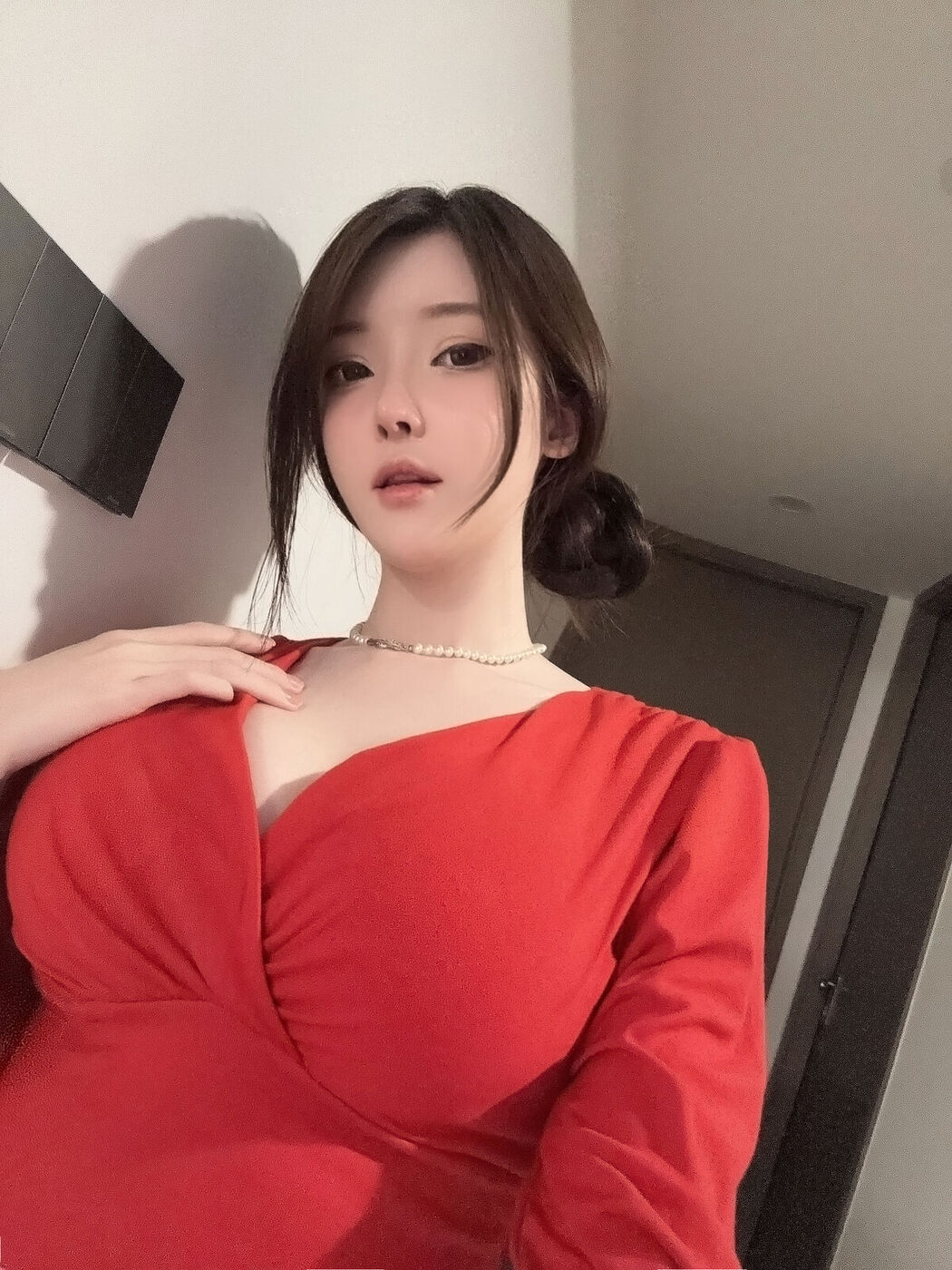 Coser@一小央泽 yixiaoyangze – 红色妈妈 (75P – 2V)