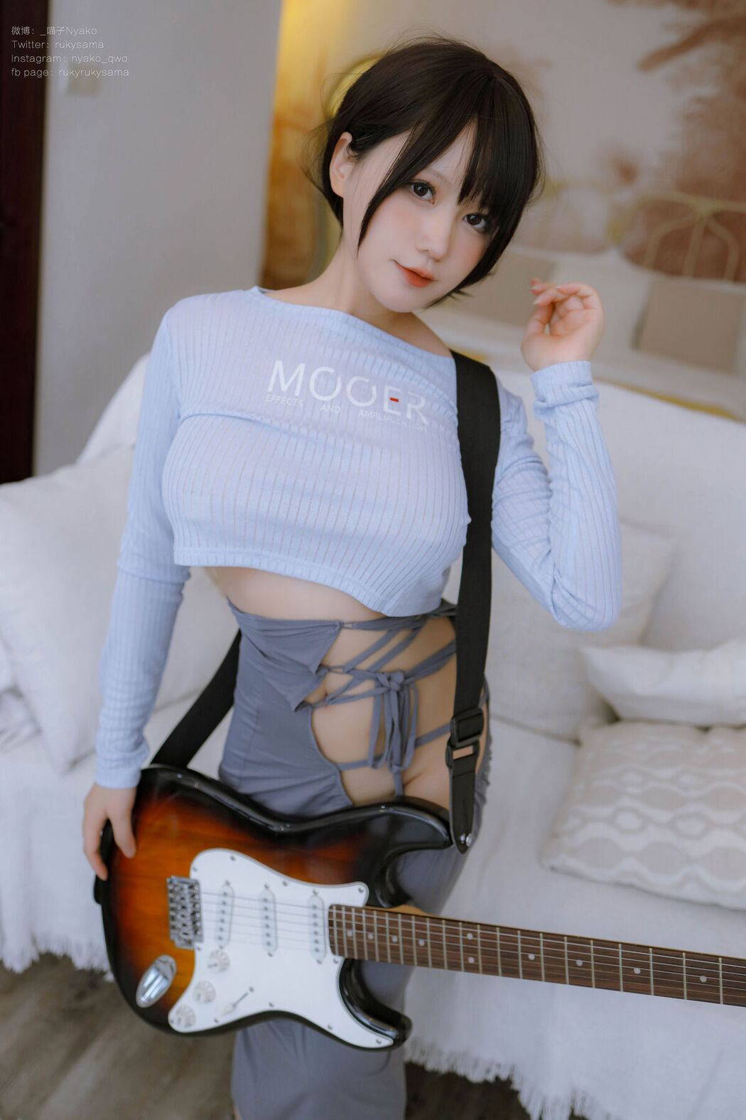 Coser@Nyako喵子 – 吉他妹妹连衣裙 (72P – 1V)
