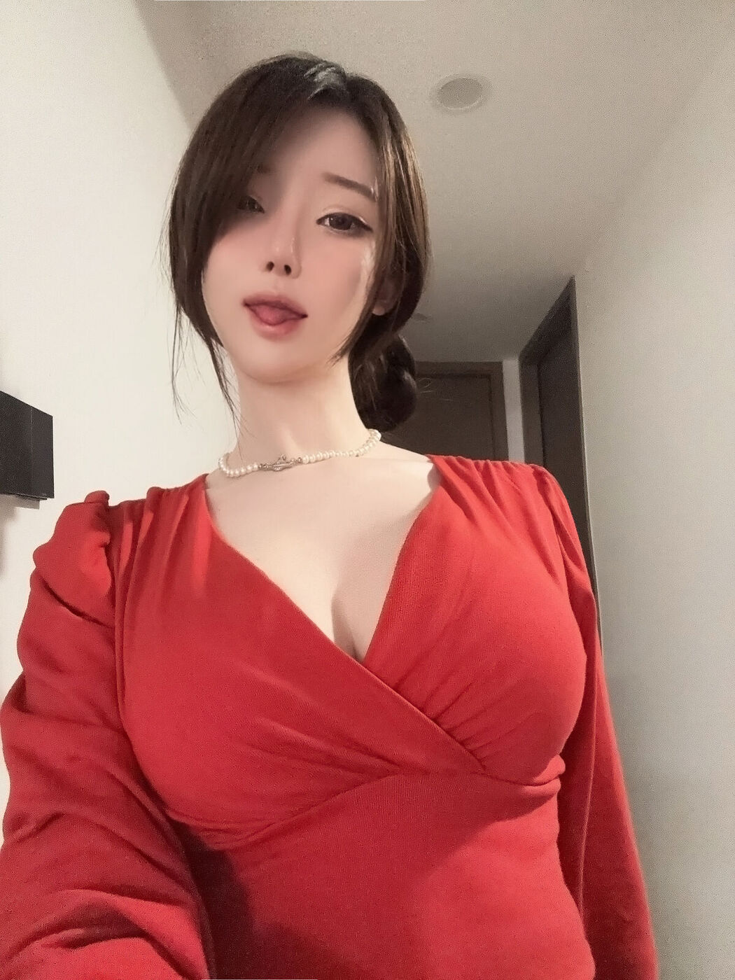 Coser@一小央泽 yixiaoyangze – 红色妈妈 (75P – 2V)