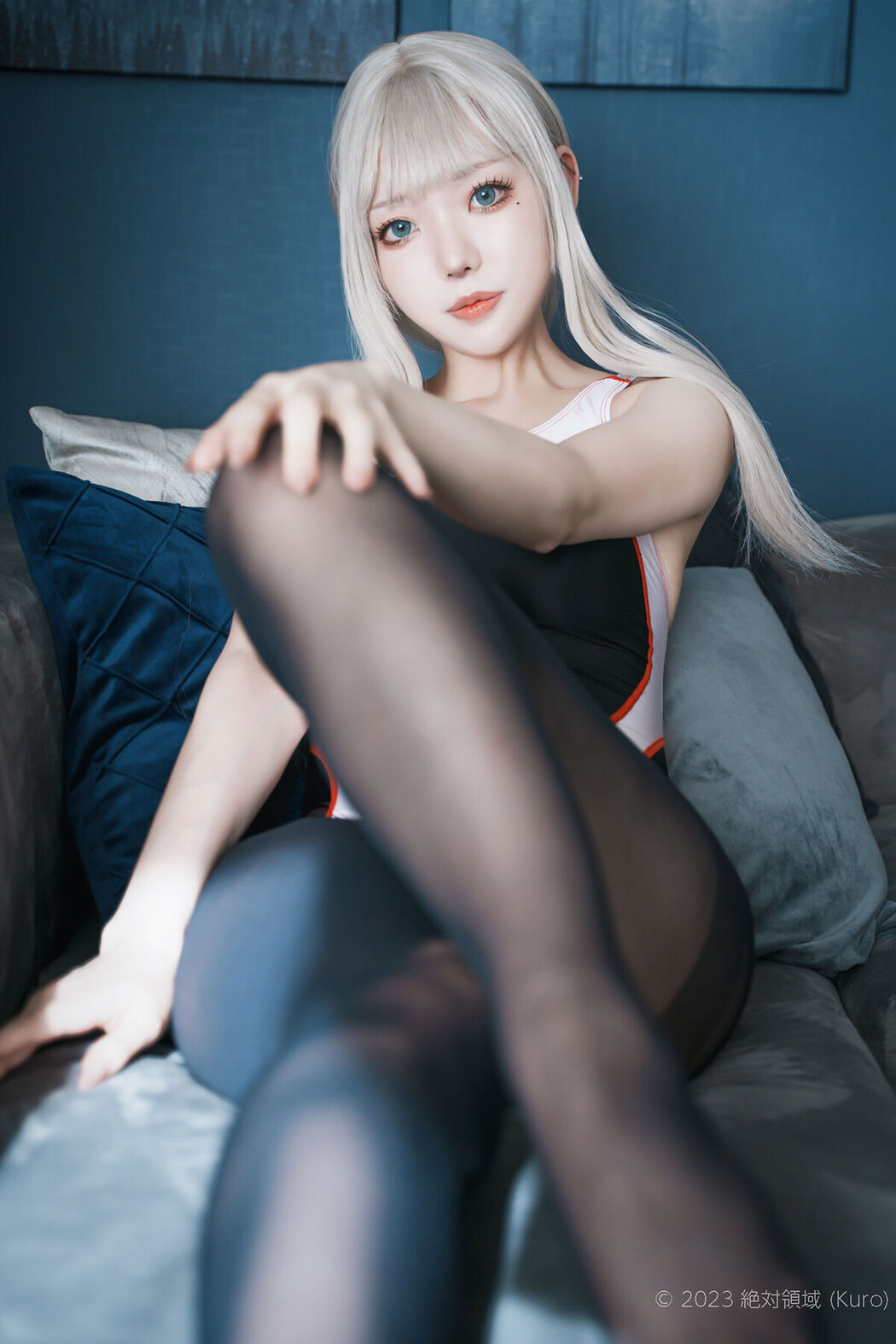 Coser@くろてぃあ くろ – くろタイツ競泳水着 (61P) Cover Photo