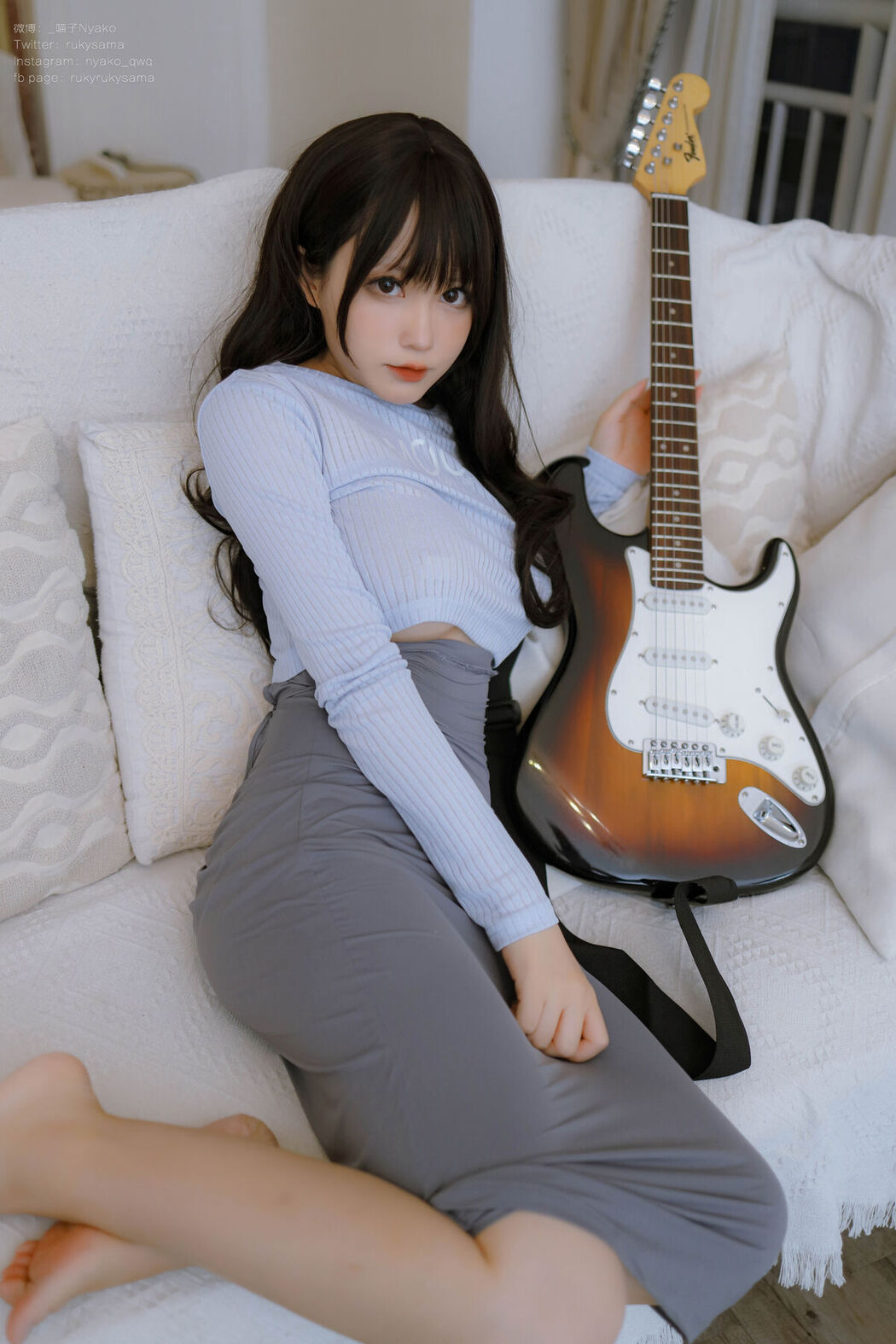 Coser@Nyako喵子 – 吉他妹妹连衣裙 (72P – 1V)