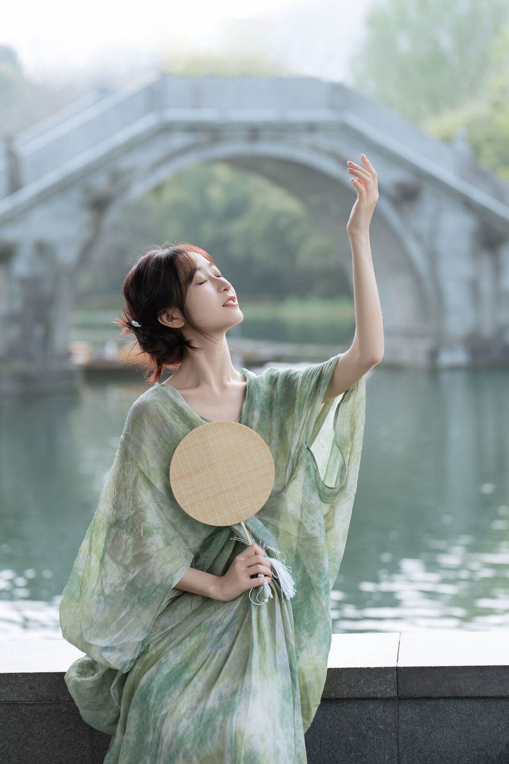 YiTuYu艺图语 Vol.8571 Xiao He (23P)