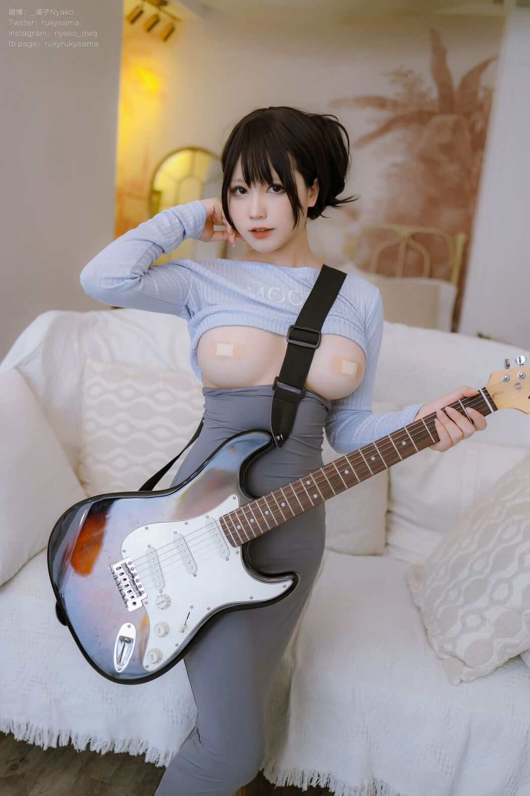 Coser@Nyako喵子 – 吉他妹妹连衣裙 (72P – 1V)