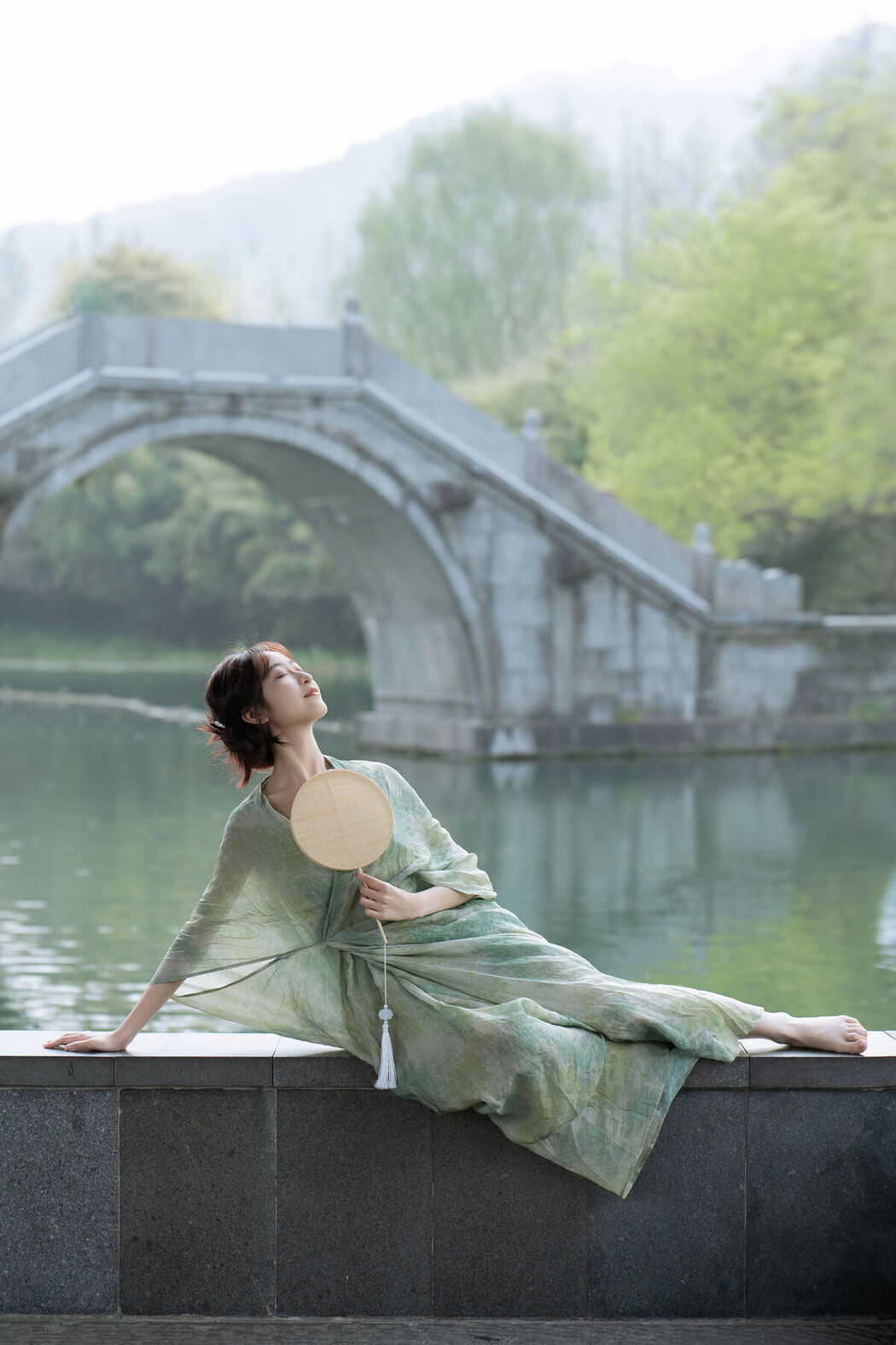 YiTuYu艺图语 Vol.8571 Xiao He (23P)