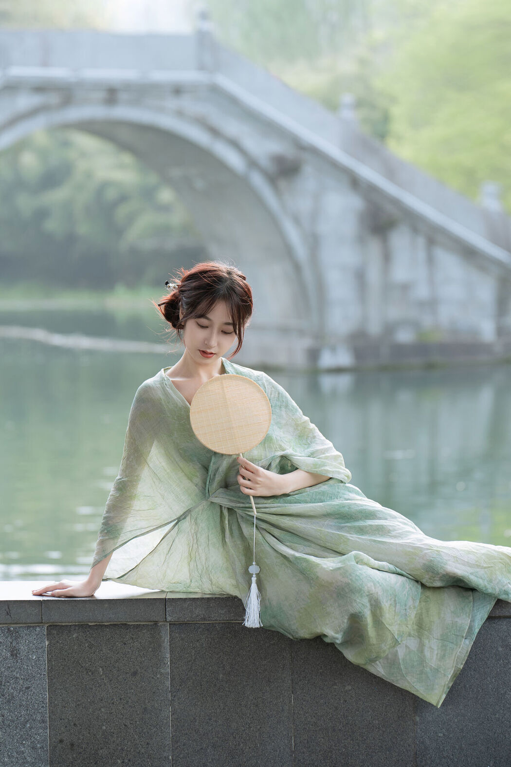 YiTuYu艺图语 Vol.8571 Xiao He (23P)