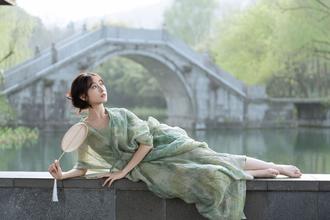 YiTuYu艺图语 Vol.8571 Xiao He (23P)