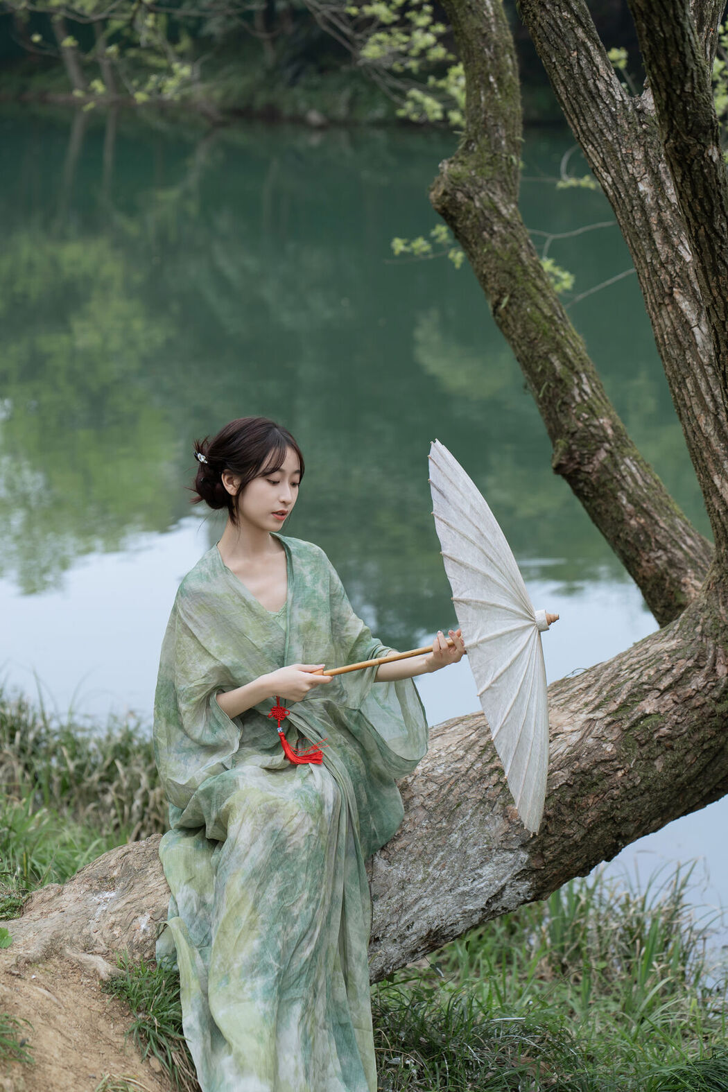 YiTuYu艺图语 Vol.8571 Xiao He (23P)