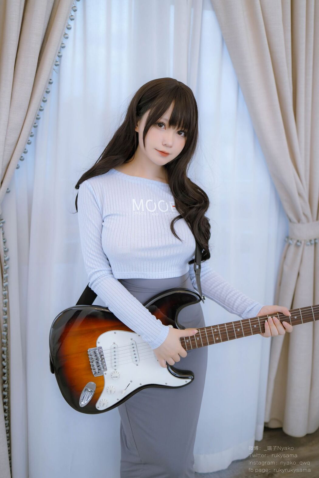 Coser@Nyako喵子 – 吉他妹妹连衣裙 (72P – 1V)