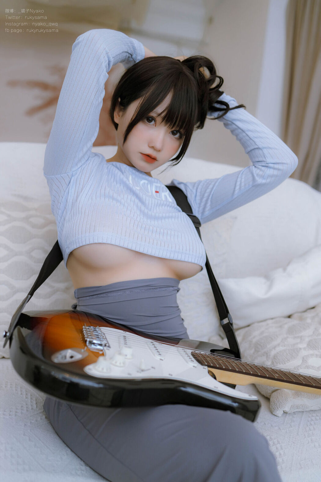 Coser@Nyako喵子 – 吉他妹妹连衣裙 (72P – 1V)