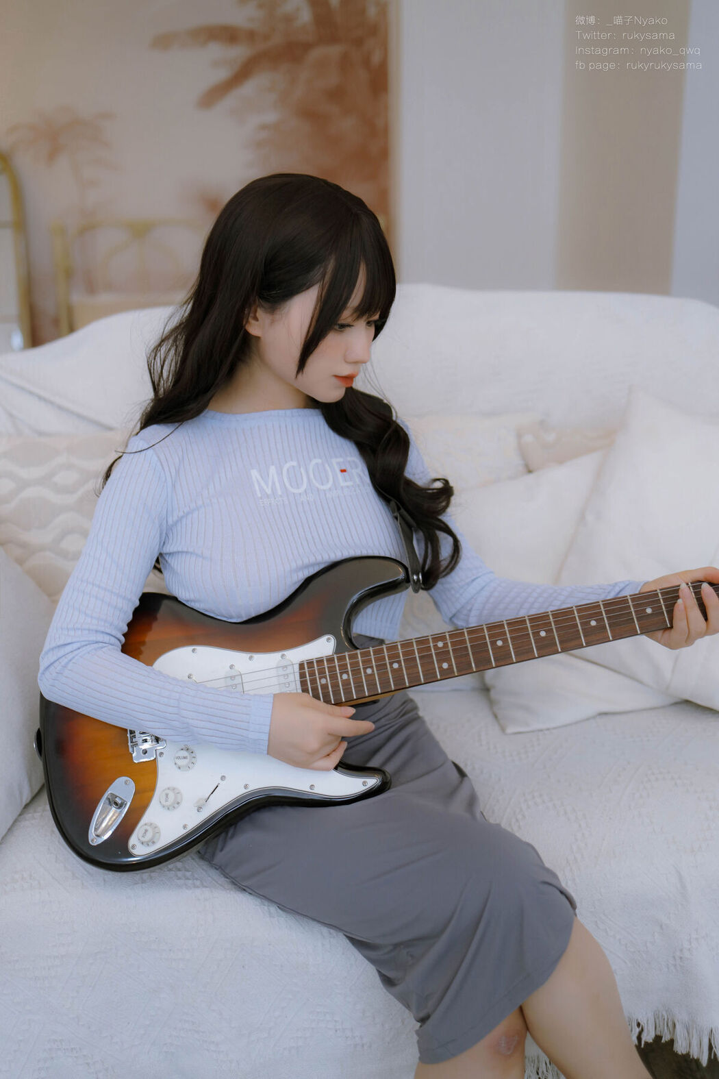 Coser@Nyako喵子 – 吉他妹妹连衣裙 (72P – 1V)