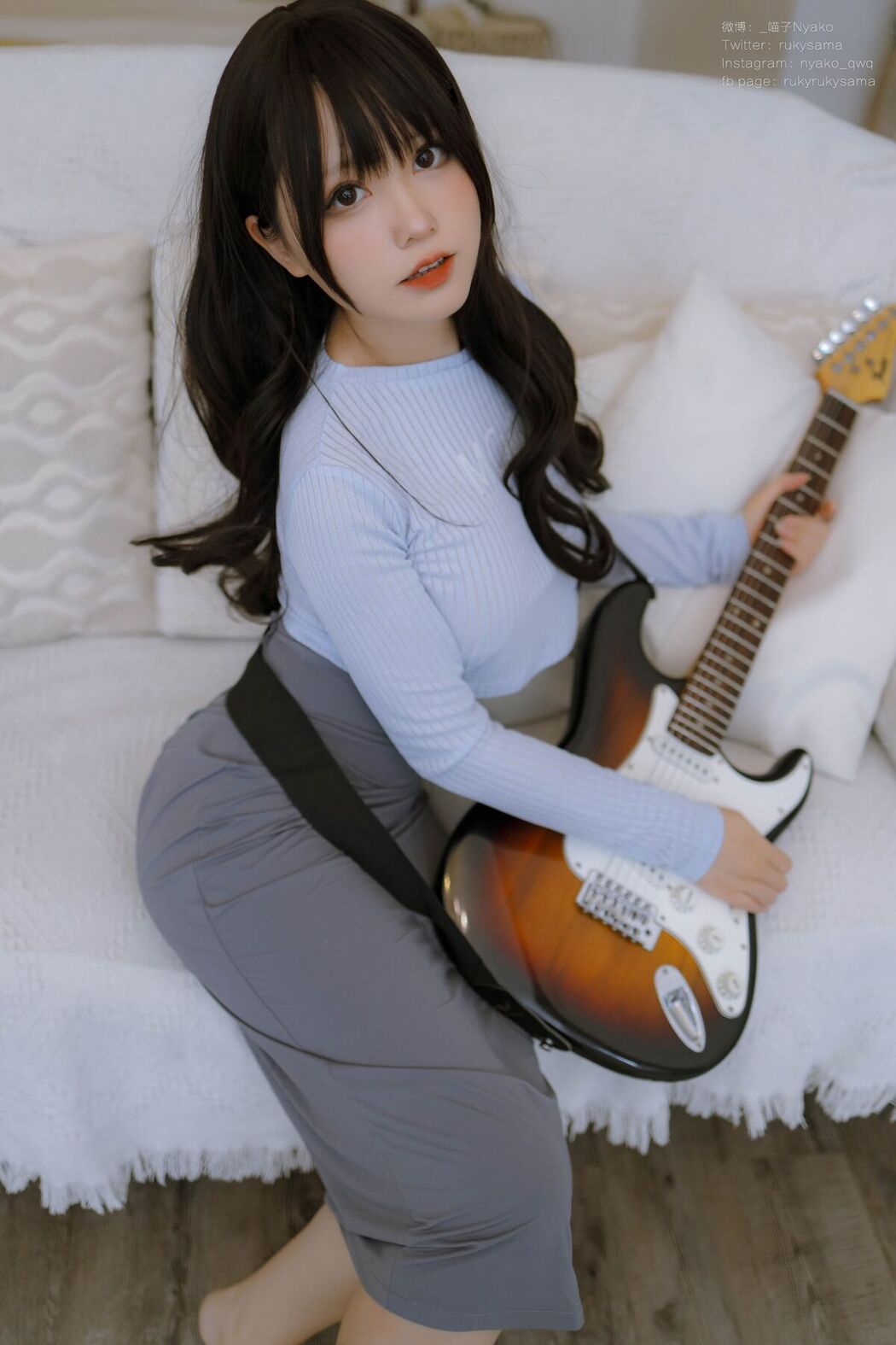 Coser@Nyako喵子 – 吉他妹妹连衣裙 (72P – 1V)