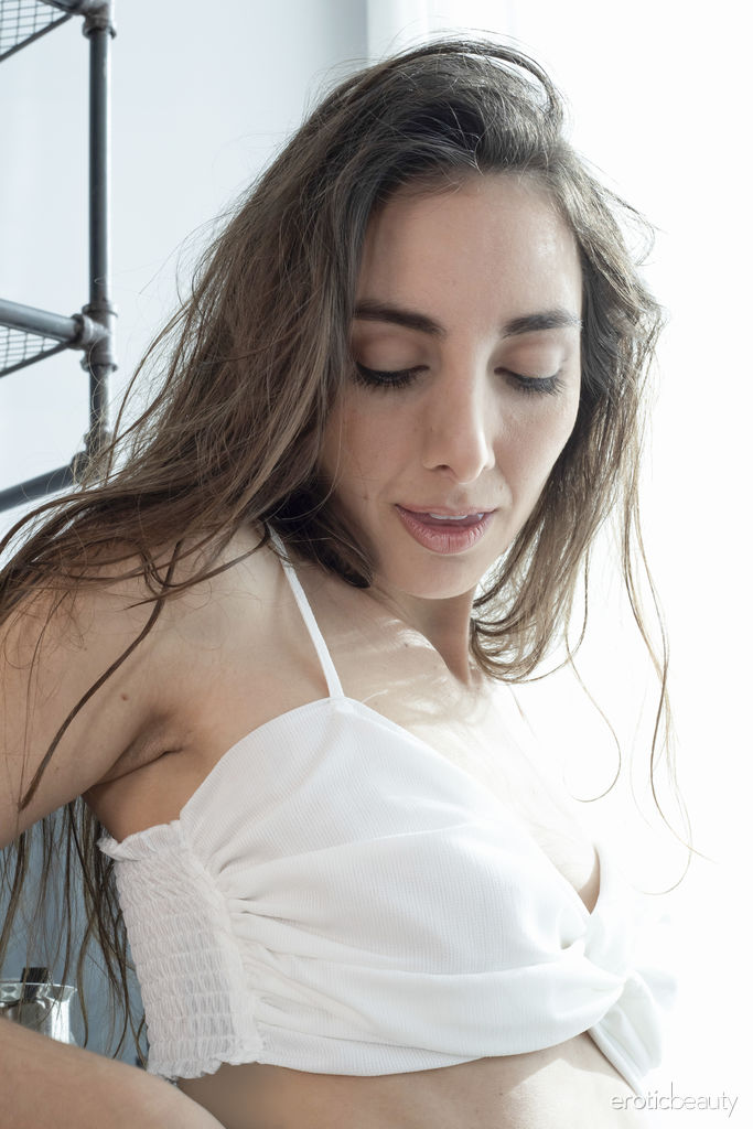 Ana BB Hottest Women Spreads Her Pussy