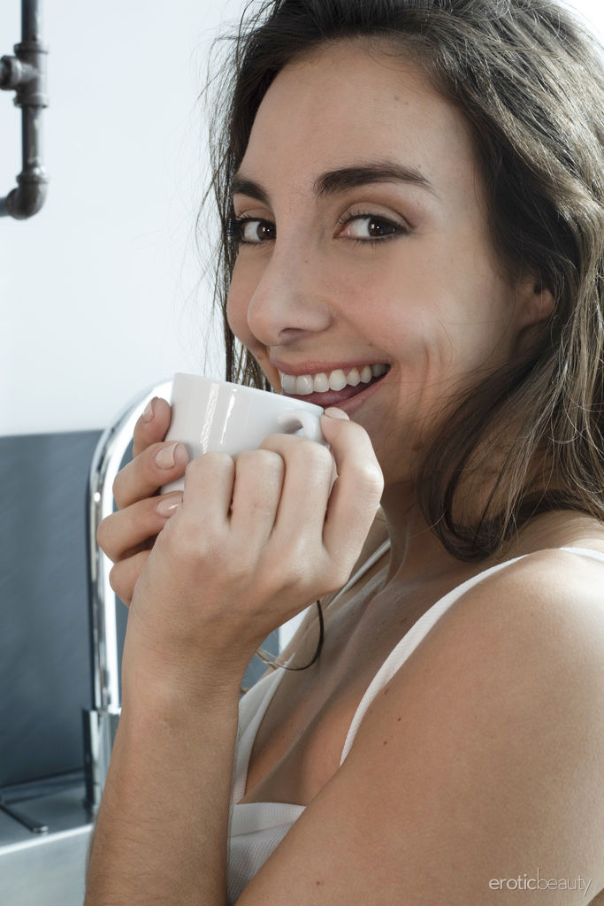 Ana BB Hottest Women Spreads Her Pussy