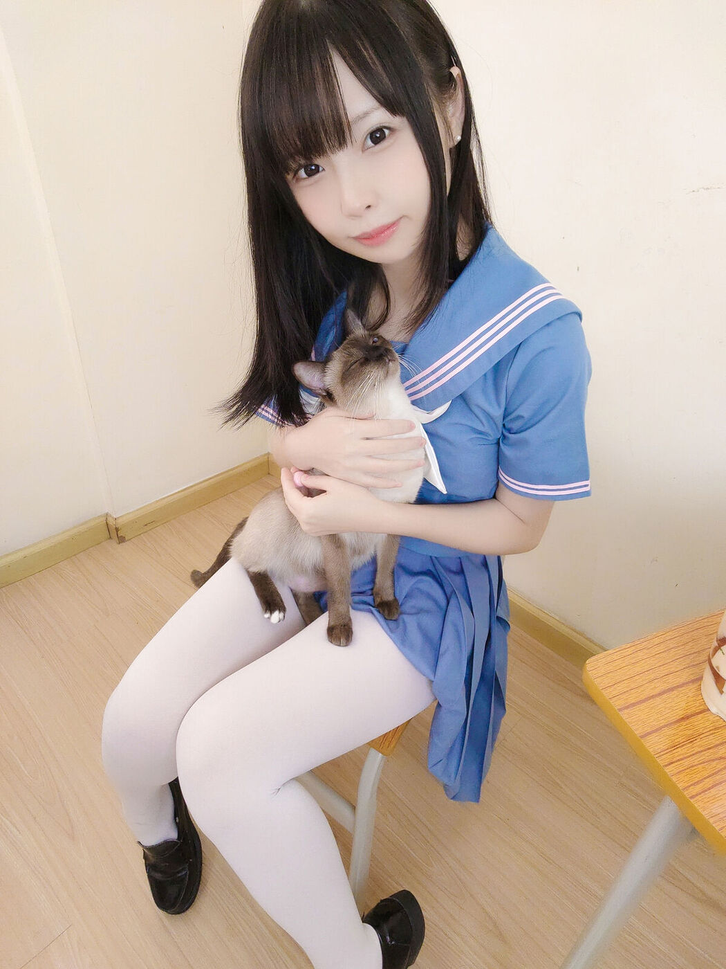 Coser@十万珍吱伏特 – 撸猫日记 Part02 (52P)