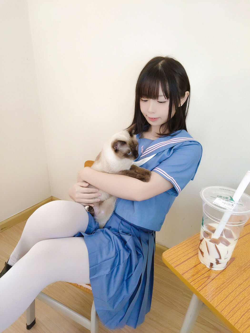 Coser@十万珍吱伏特 – 撸猫日记 Part02 (52P)