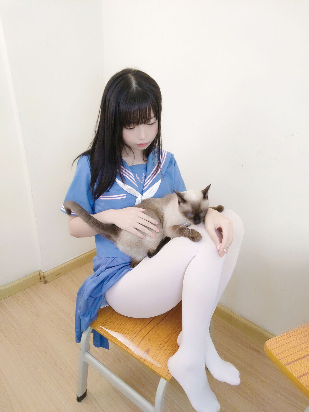 Coser@十万珍吱伏特 – 撸猫日记 Part02 (52P)