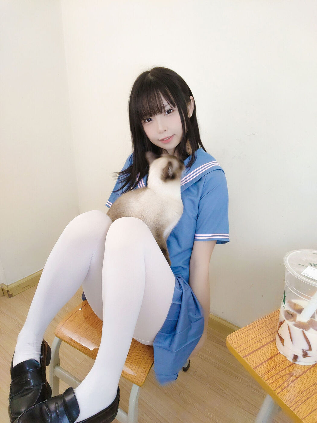 Coser@十万珍吱伏特 – 撸猫日记 Part02 (52P)