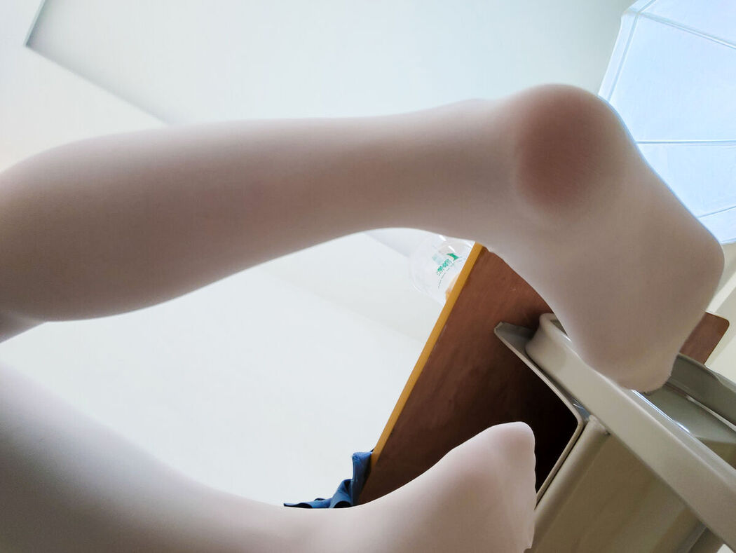 Coser@十万珍吱伏特 – 撸猫日记 Part01 (52P – 1V)