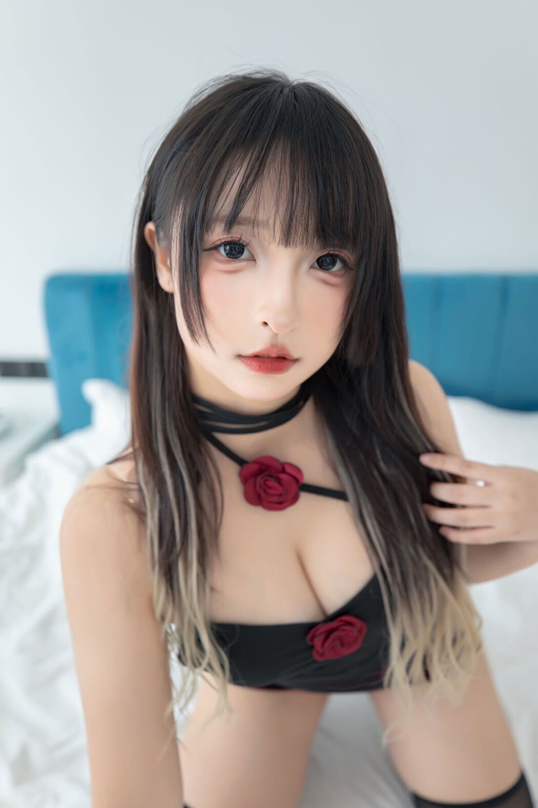 Coser@神楽坂真冬 – 午夜玫瑰 (76P – 2V)