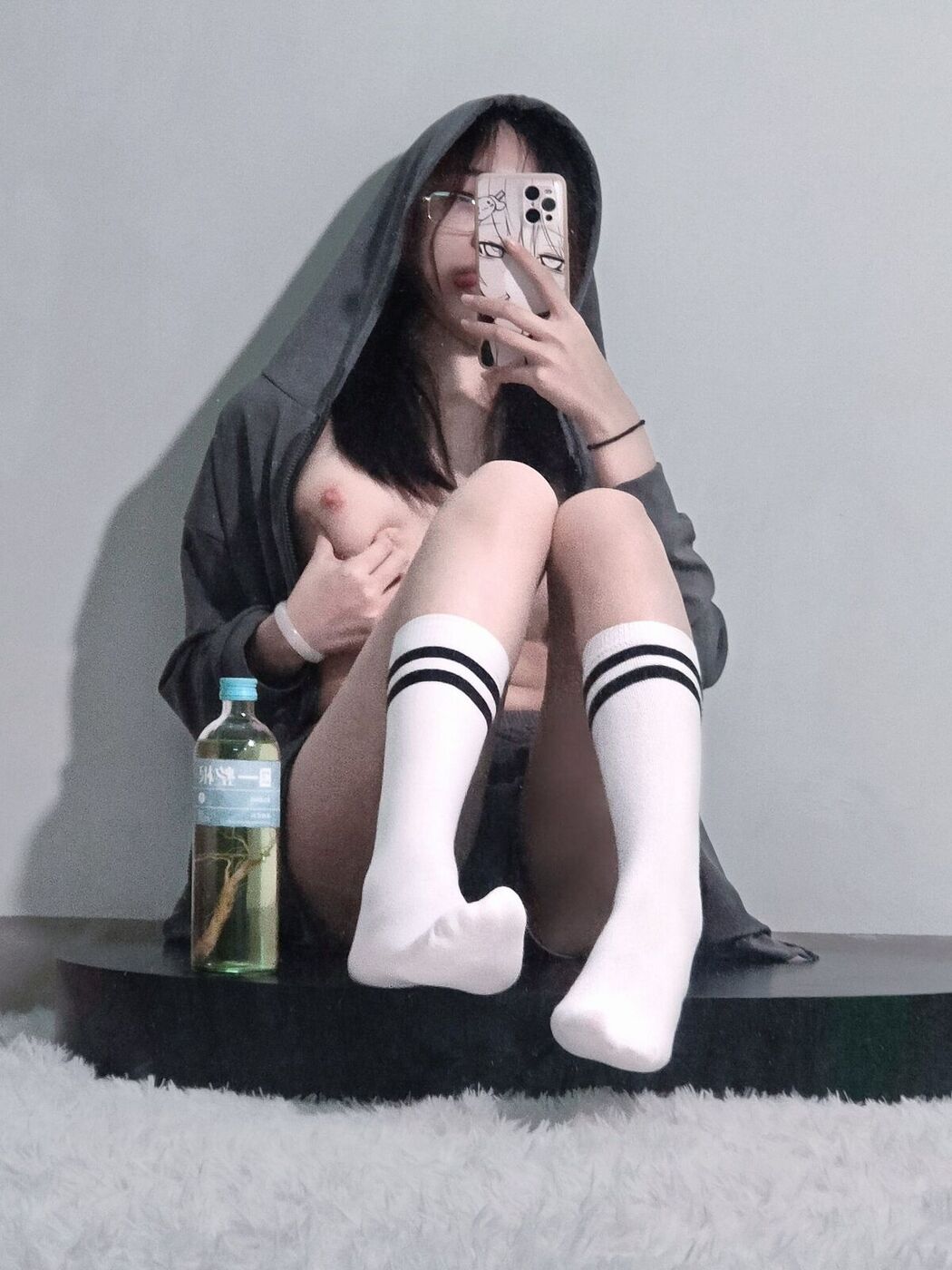 Coser@高桥千凛 – 最新三套 幻龙 黑色冲锋衣 黑纱镂空情趣 Part01 (51P – 5V)