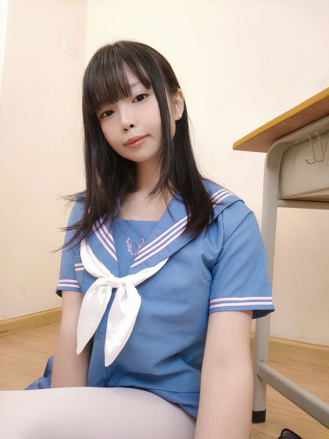 Coser@十万珍吱伏特 – 撸猫日记 Part01 (52P – 1V)