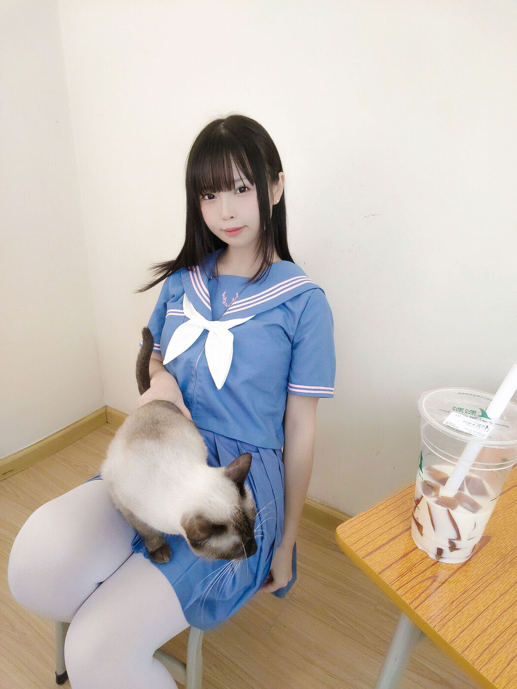 Coser@十万珍吱伏特 – 撸猫日记 Part02 (52P)