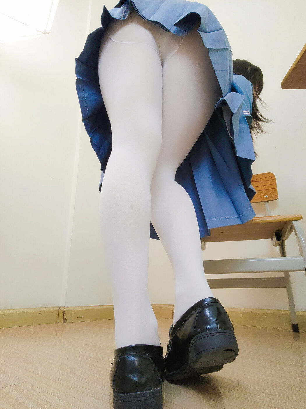 Coser@十万珍吱伏特 – 撸猫日记 Part01 (52P – 1V)