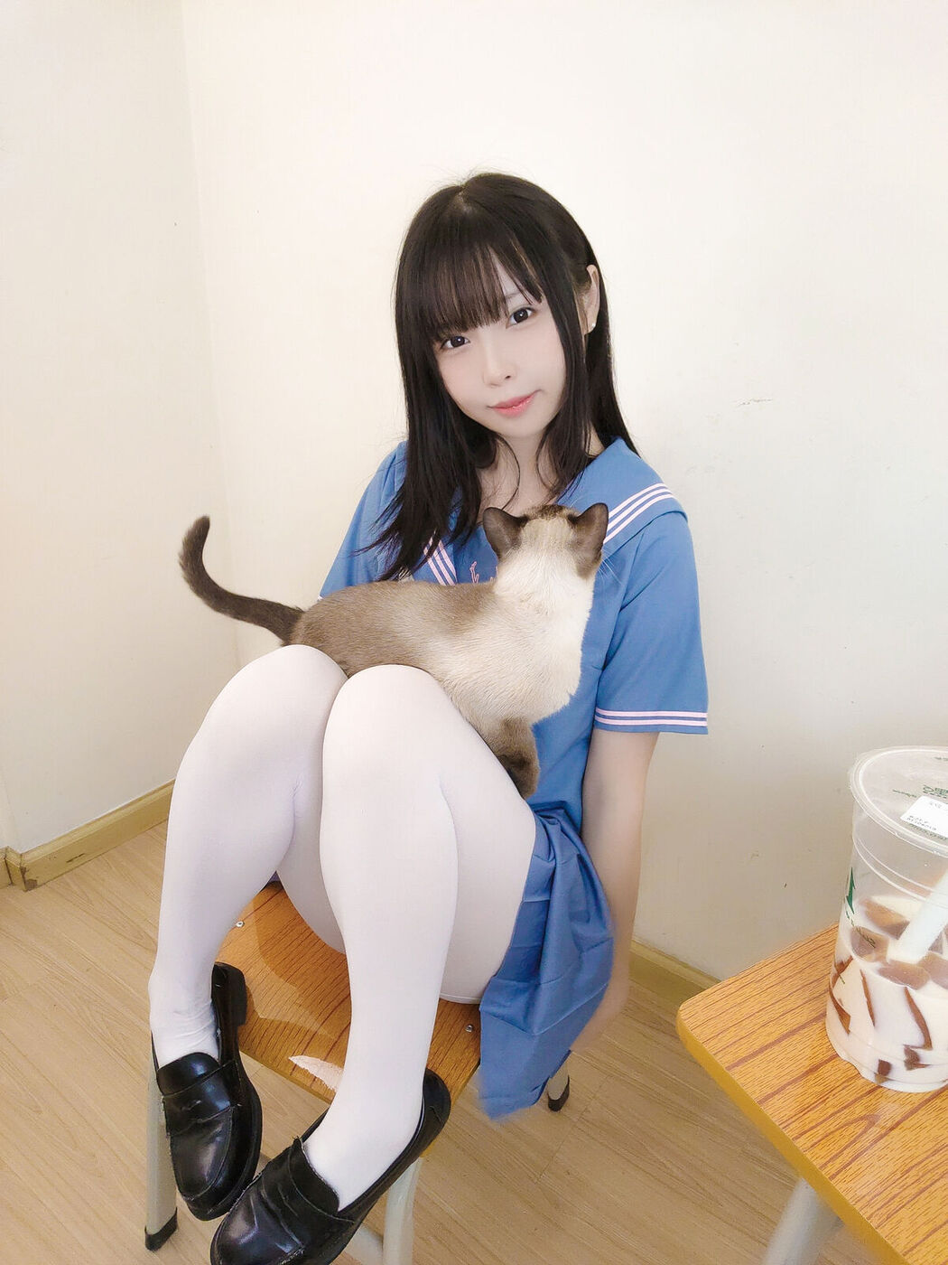 Coser@十万珍吱伏特 – 撸猫日记 Part02 (52P)