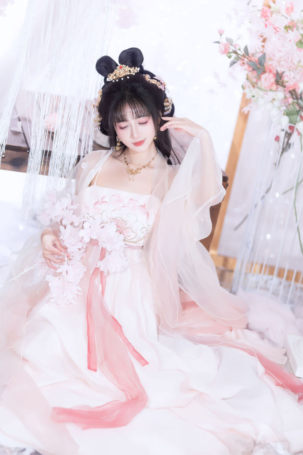 YiTuYu艺图语 Vol.8628 Qi Luo Sheng De Xiao Su Su (26P)