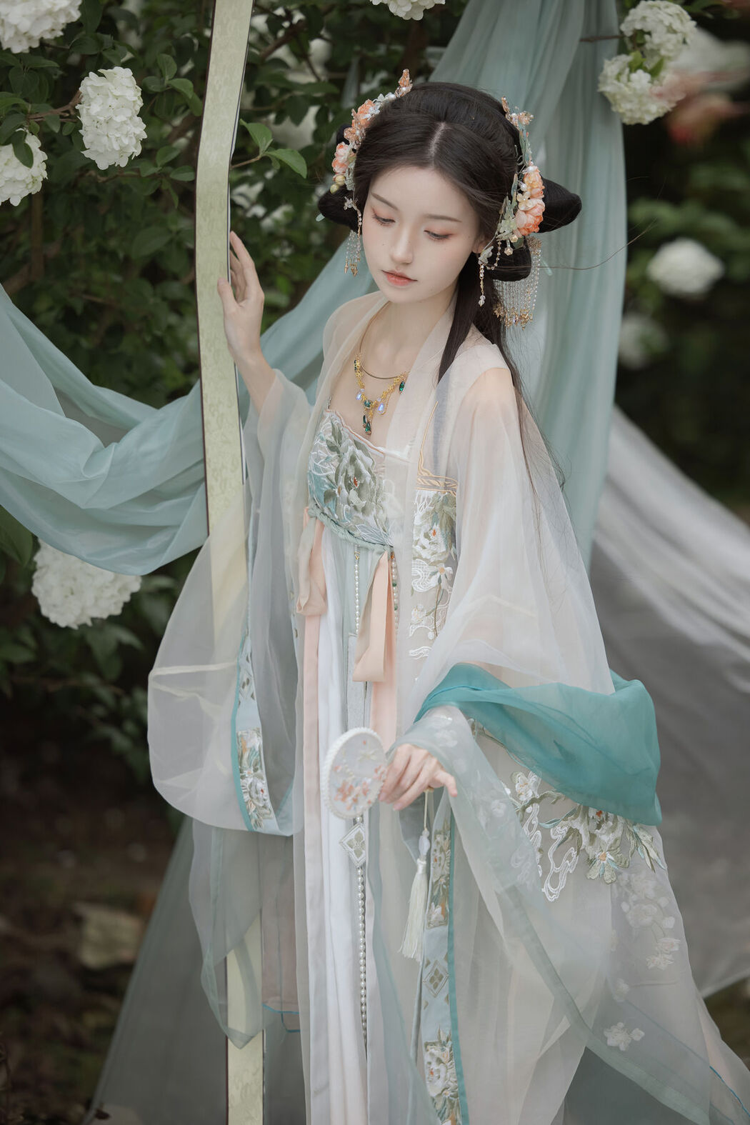 YiTuYu艺图语 Vol.8607 Bao Zou Qi Qi (18P)