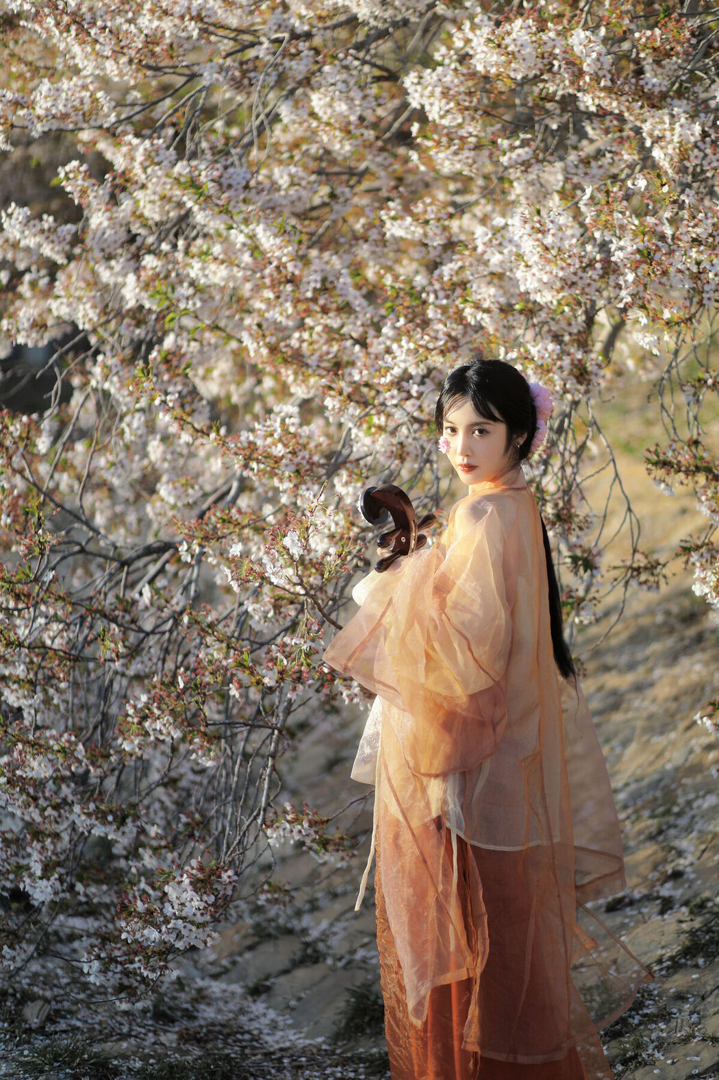 YiTuYu艺图语 Vol.8617 Jian Ying Tao Nai (32P)