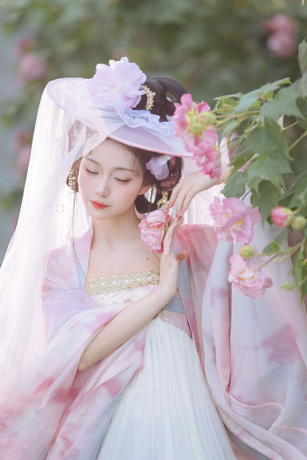 YiTuYu艺图语 Vol.8616 Qian Yue (22P)