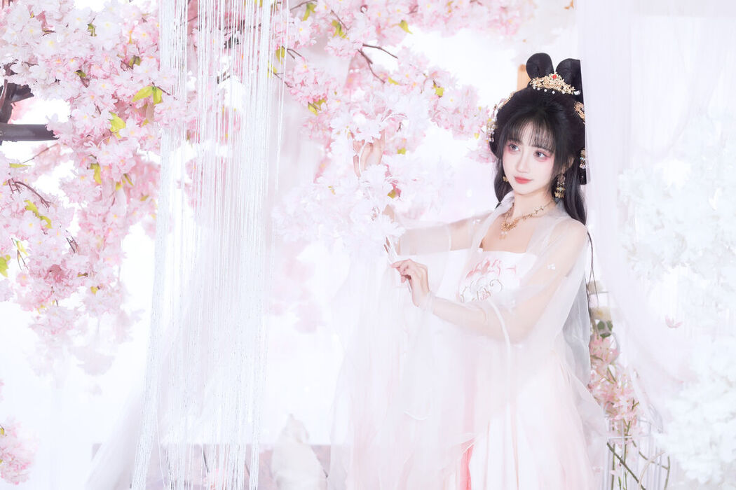 YiTuYu艺图语 Vol.8628 Qi Luo Sheng De Xiao Su Su (26P)