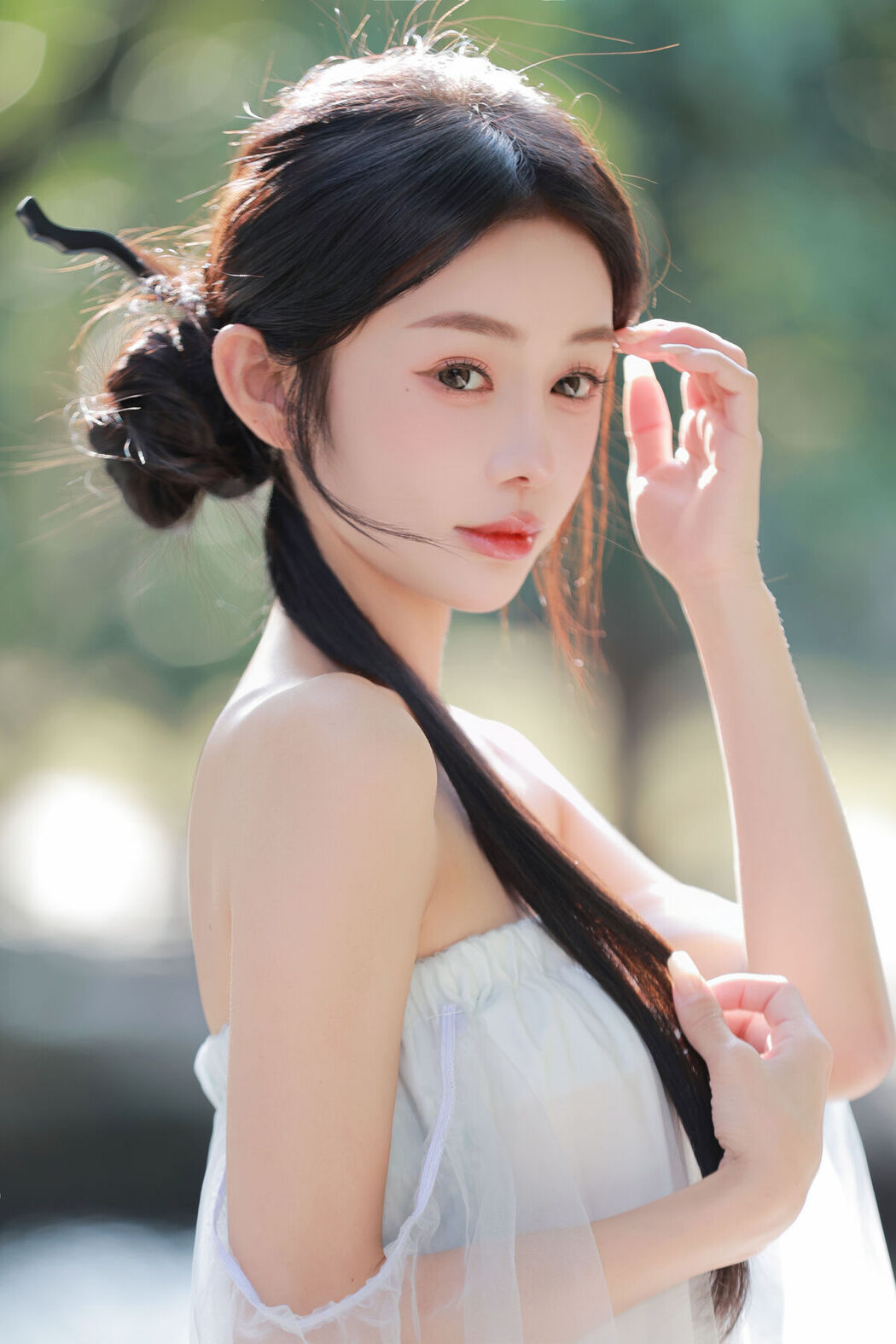 YiTuYu艺图语 Vol.8593 Yi Tong (38P)