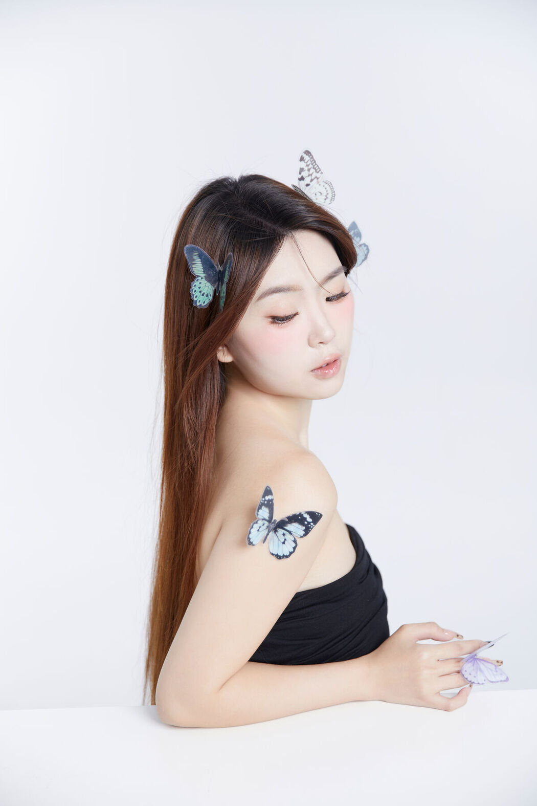 YiTuYu艺图语 Vol.8604 Carlee Shi 77 Ya (25P)