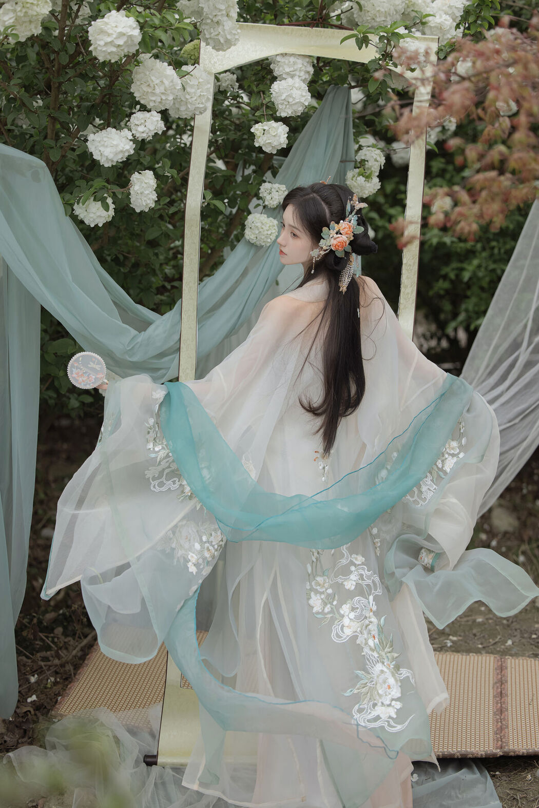 YiTuYu艺图语 Vol.8607 Bao Zou Qi Qi (18P)