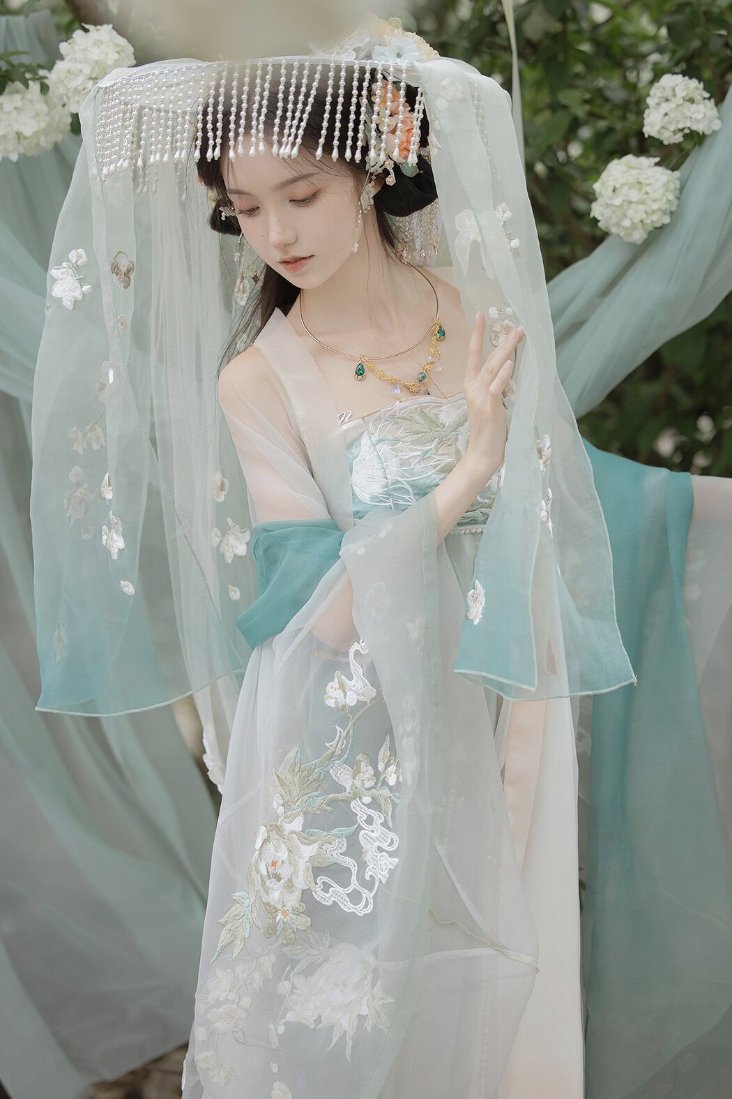 YiTuYu艺图语 Vol.8607 Bao Zou Qi Qi (18P) Cover Photo