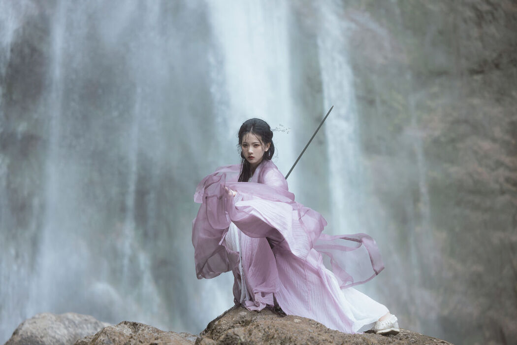 YiTuYu艺图语 Vol.8592 Lin Aki Nai (15P)