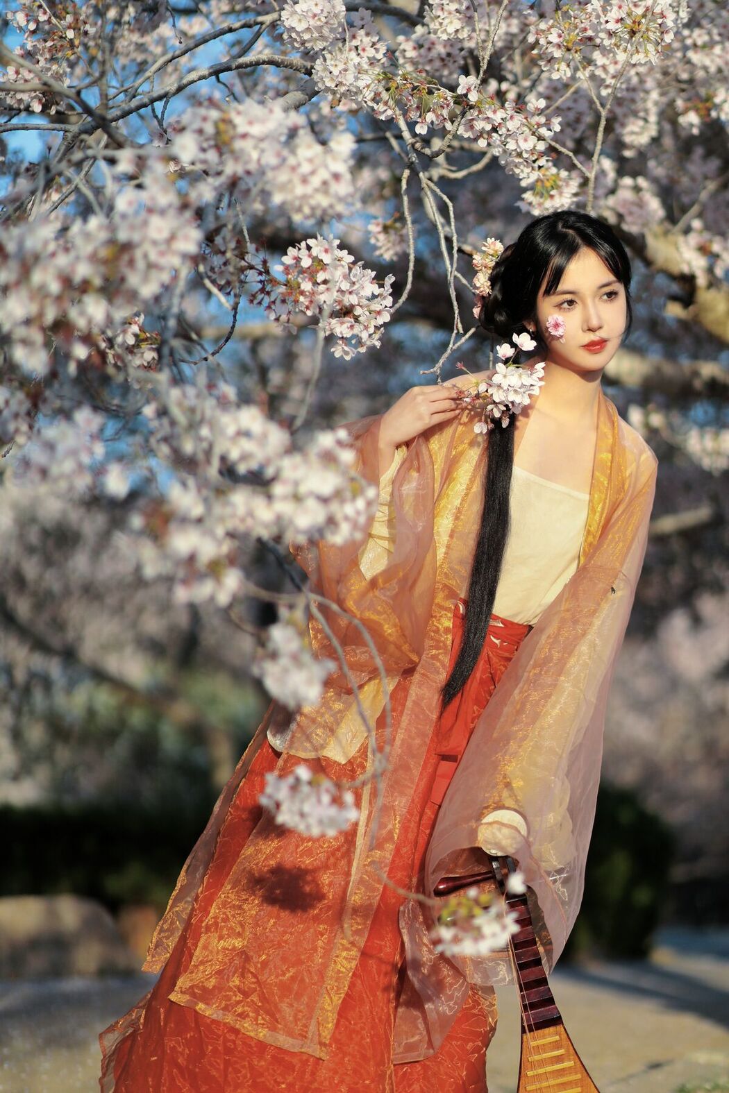 YiTuYu艺图语 Vol.8617 Jian Ying Tao Nai (32P)