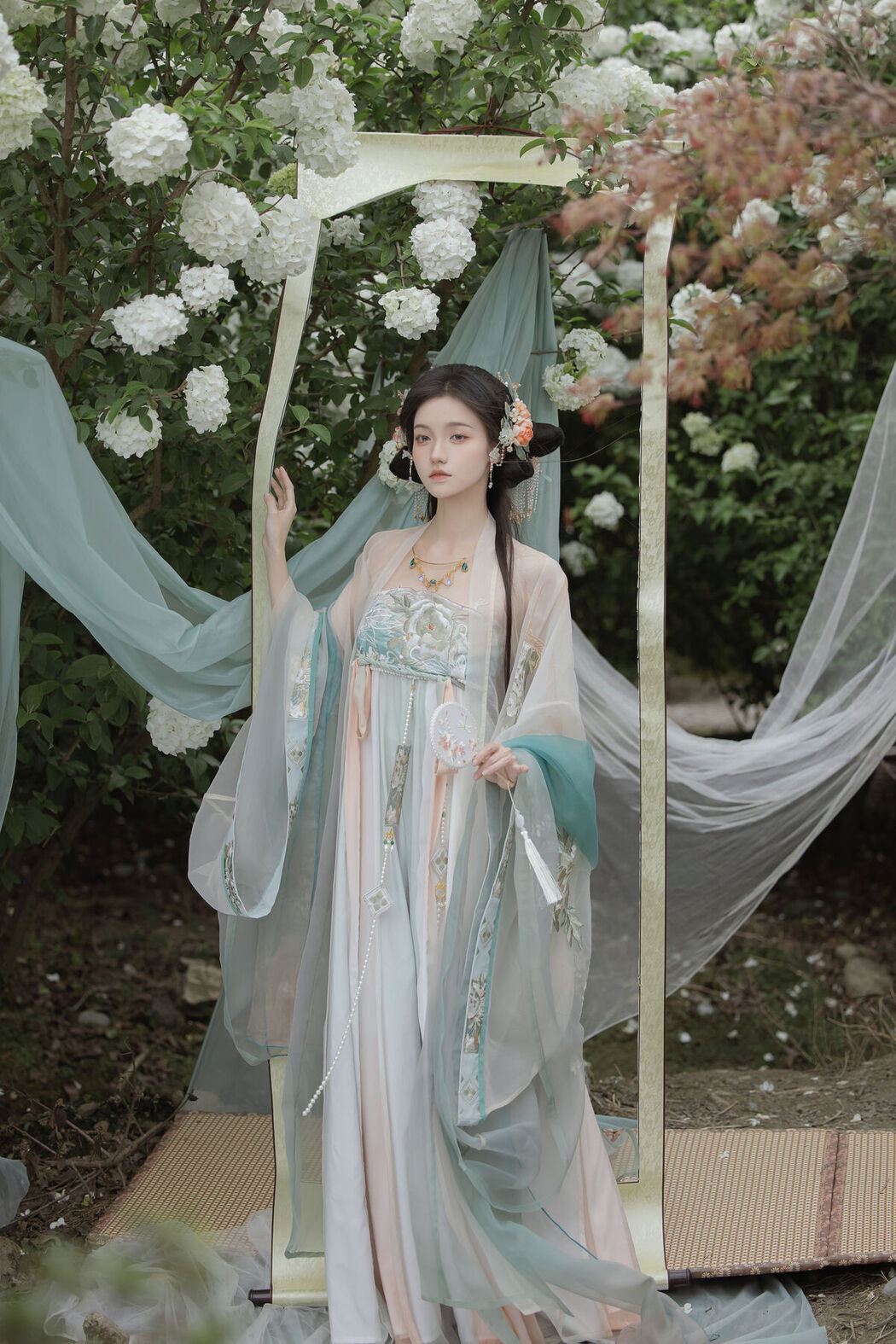 YiTuYu艺图语 Vol.8607 Bao Zou Qi Qi (18P)