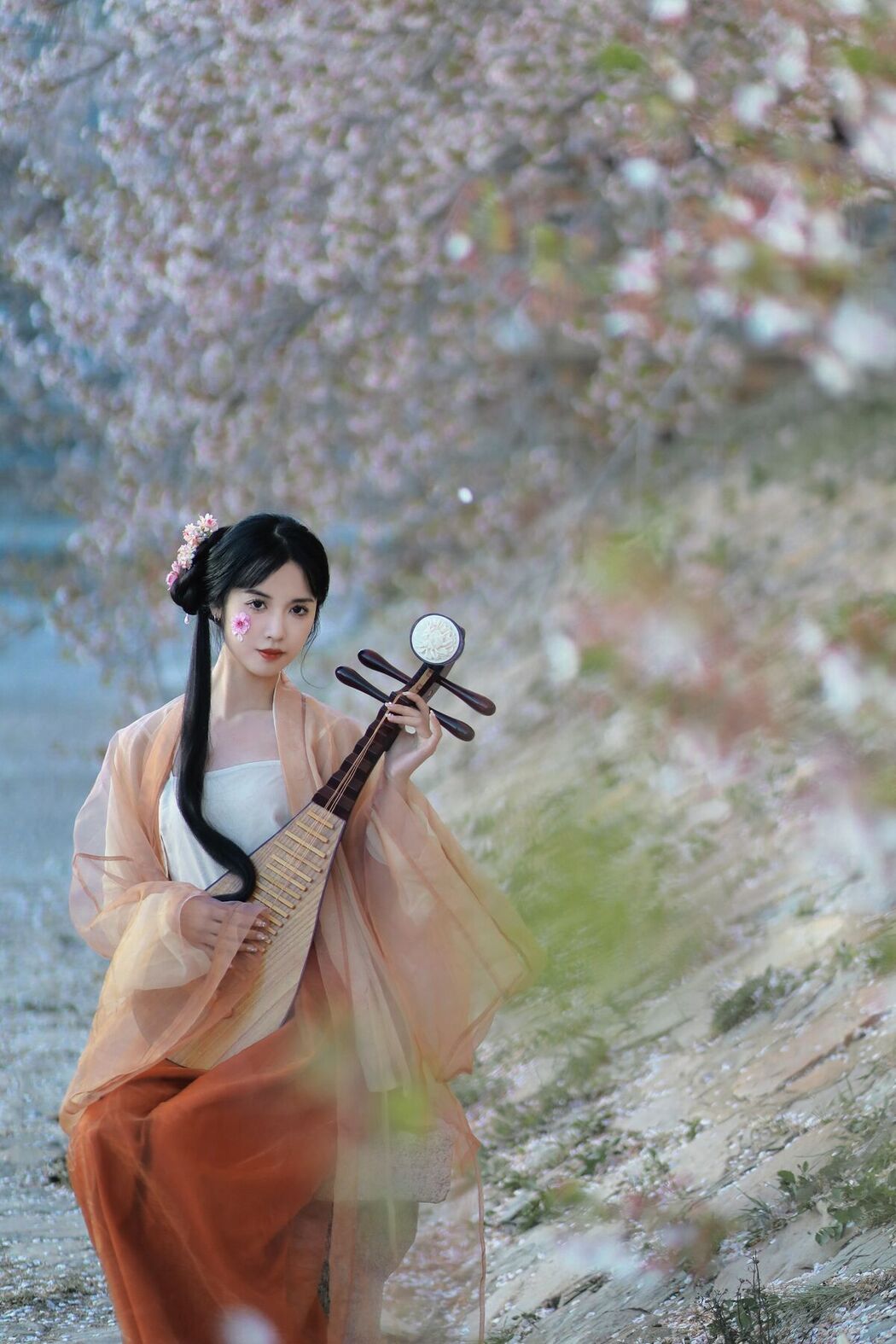 YiTuYu艺图语 Vol.8617 Jian Ying Tao Nai (32P)