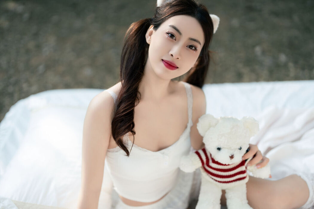 YiTuYu艺图语 Vol.8613 Yi Bao (21P)