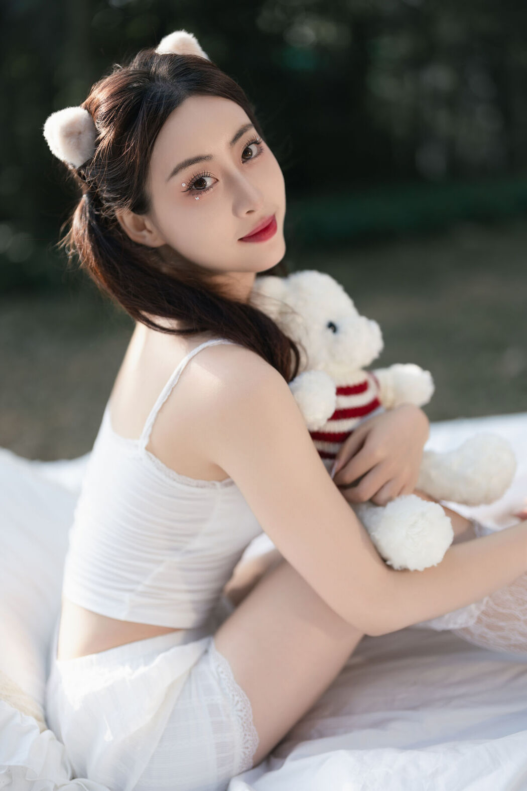 YiTuYu艺图语 Vol.8613 Yi Bao (21P)