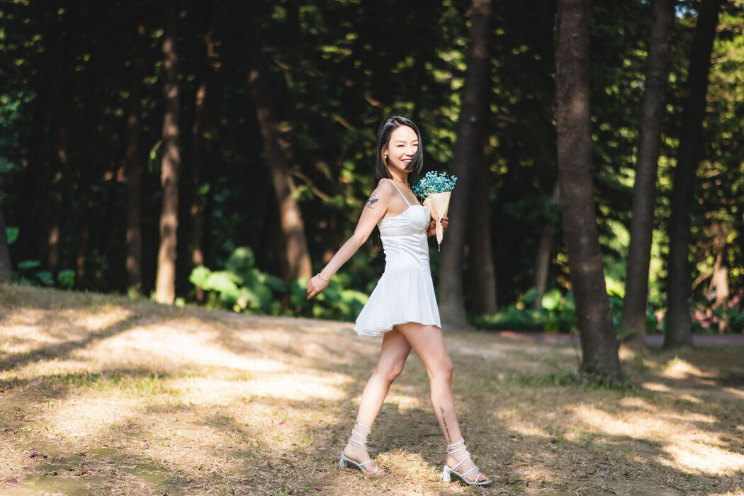 YiTuYu艺图语 Vol.8597 Zhuai Jie (22P)