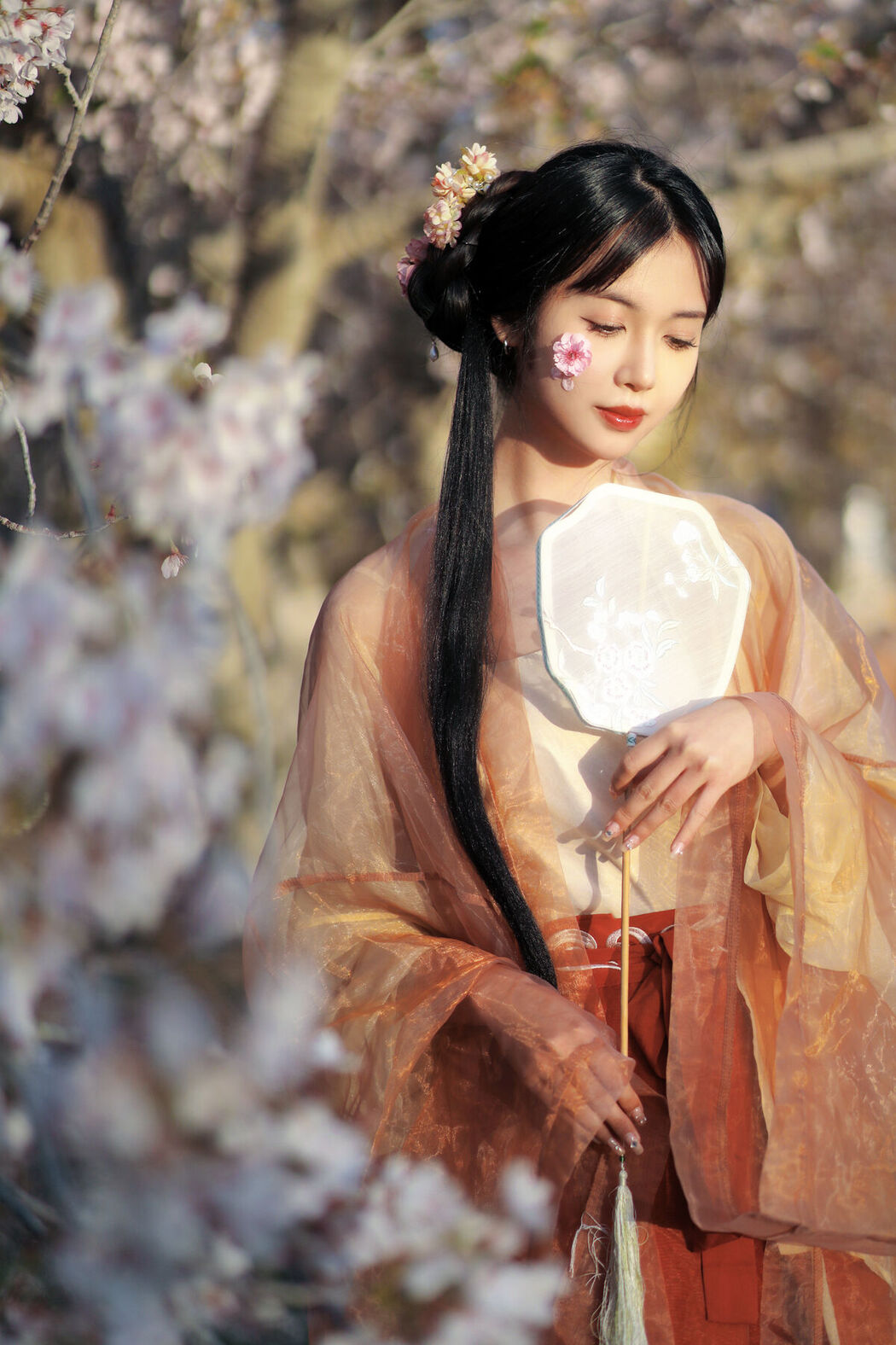 YiTuYu艺图语 Vol.8617 Jian Ying Tao Nai (32P)