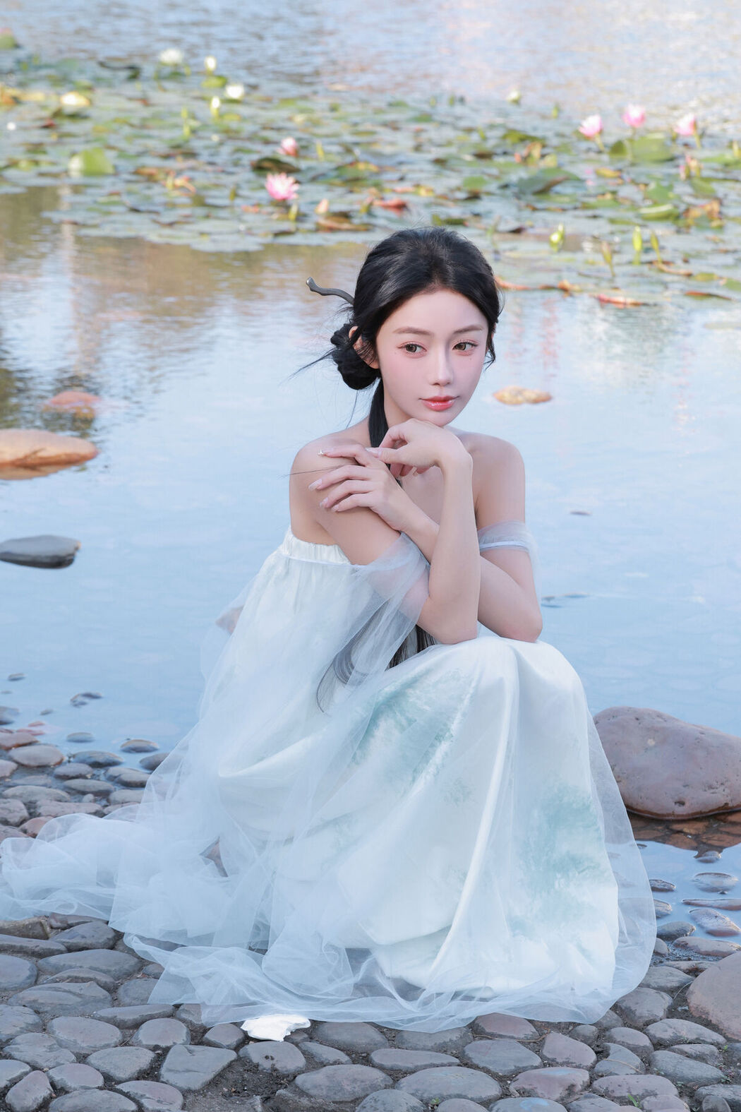 YiTuYu艺图语 Vol.8593 Yi Tong (38P)