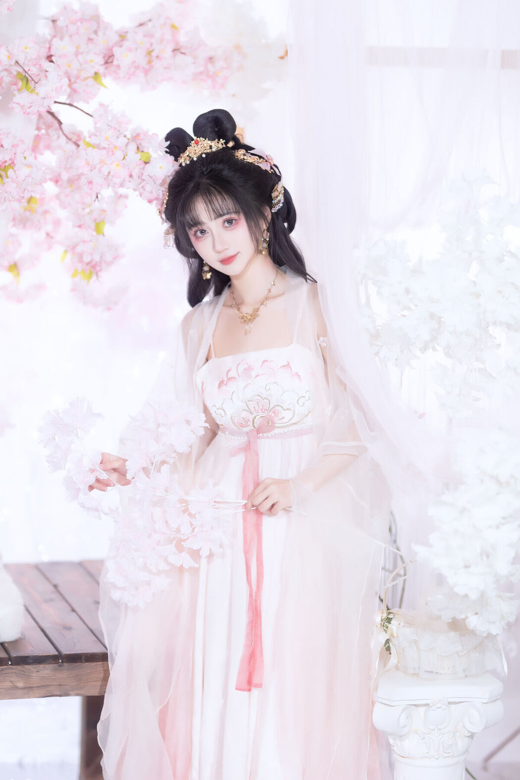 YiTuYu艺图语 Vol.8628 Qi Luo Sheng De Xiao Su Su (26P)