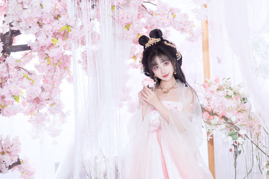 YiTuYu艺图语 Vol.8628 Qi Luo Sheng De Xiao Su Su (26P)